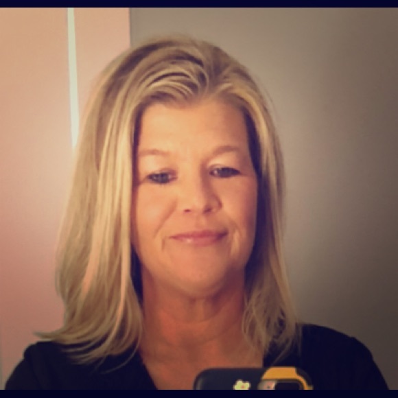 Meet your Posher, Leslie - Picture 1 of 4